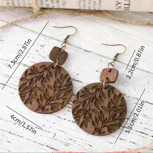 Boho-Chic Wooden Leaf Dangle Earrings - - Picture 4 of 4